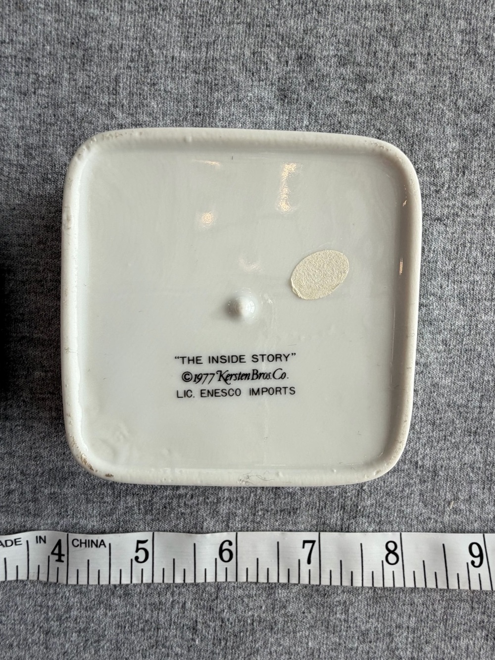 Vintage 1977 porcelain trinket box from the "The Inside Story" series by Kersten - Picture 4 of 4